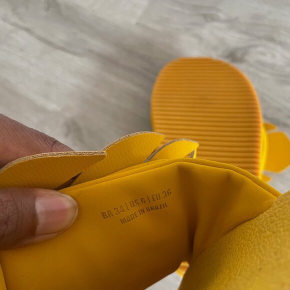 Farm Rio Monstera Mustard Yellow Sliders Size US 6 - Picture 5 of 5